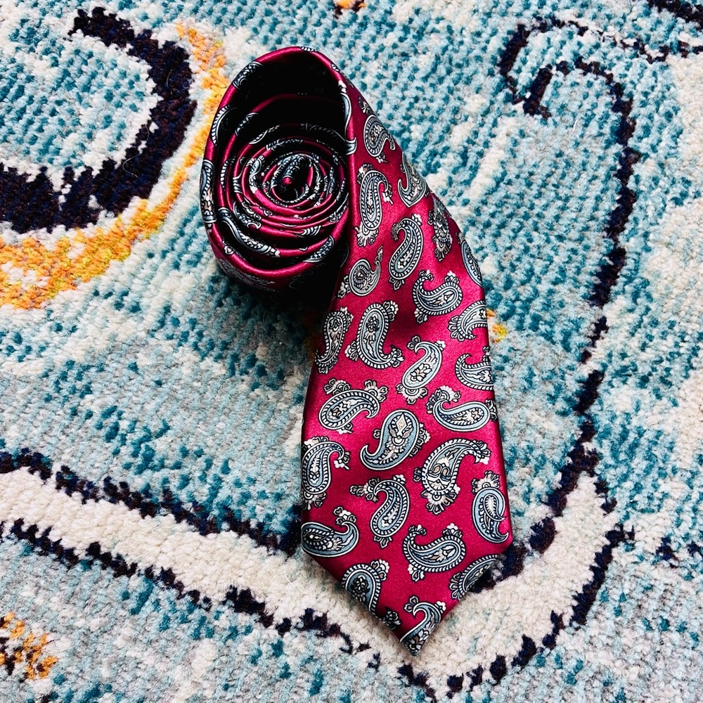 VTG 2000s Oscar de la Renta Paisley Red Silk Tie